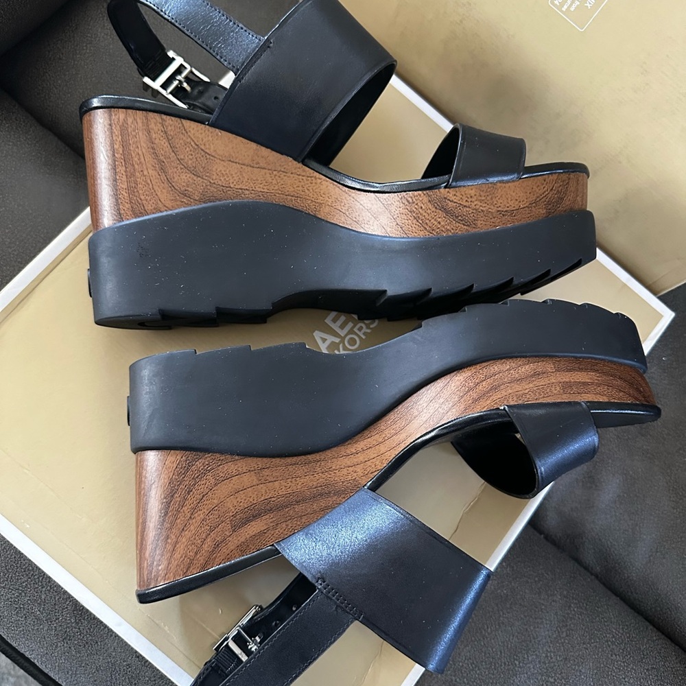 Elegant Michael Kors Rhett Black and Brown Platform Sandals